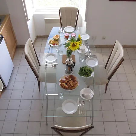 La Grande Maison Bed & Breakfast
